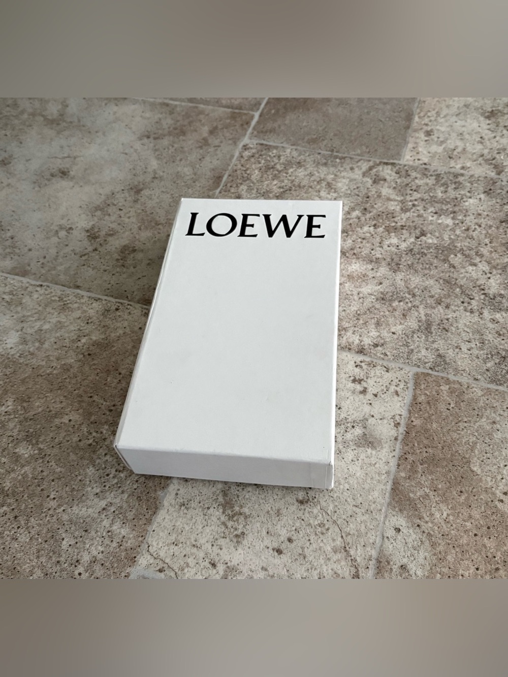 LOEWE logo product box